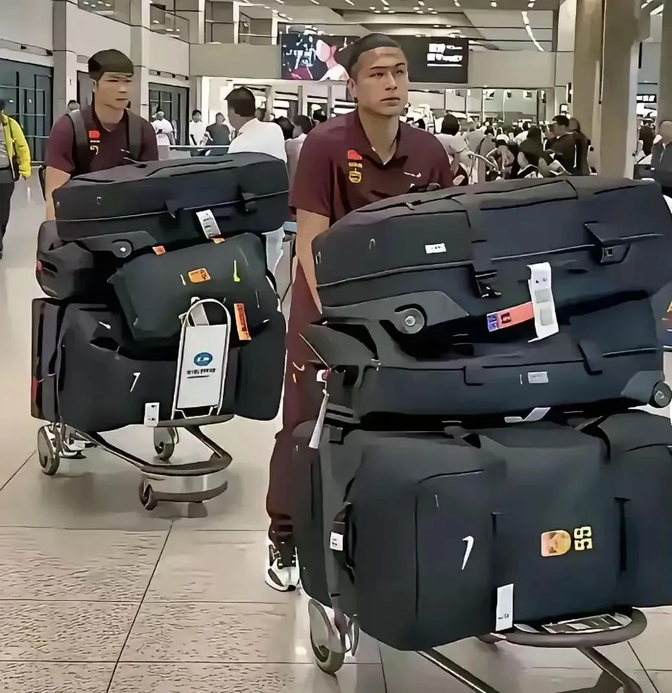 足总杯赛后再迎强敌，费耶诺德完成体检，主帅态度：震撼外界，年轻球员得到机会的简单介绍