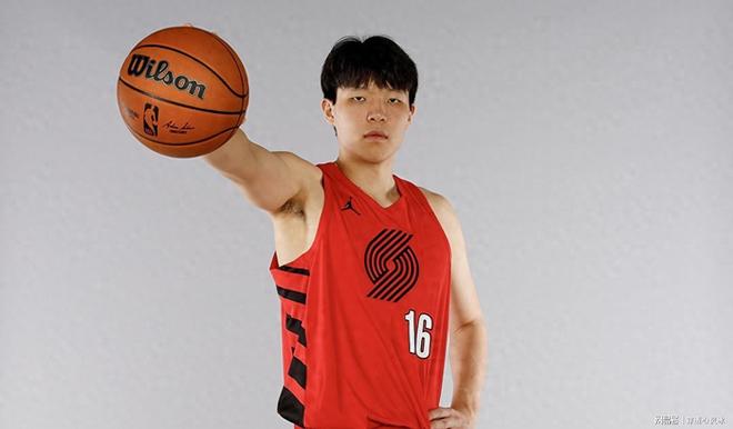 窗口期成都蓉城调整名单以备NBA常规赛，复出首秀环节打磨，球迷炸锅，轮换策略成焦点(中超成都蓉城最新消息)